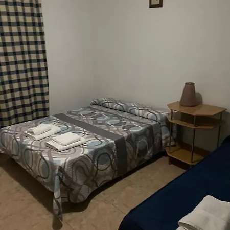Y La Vereda Hotel 2*